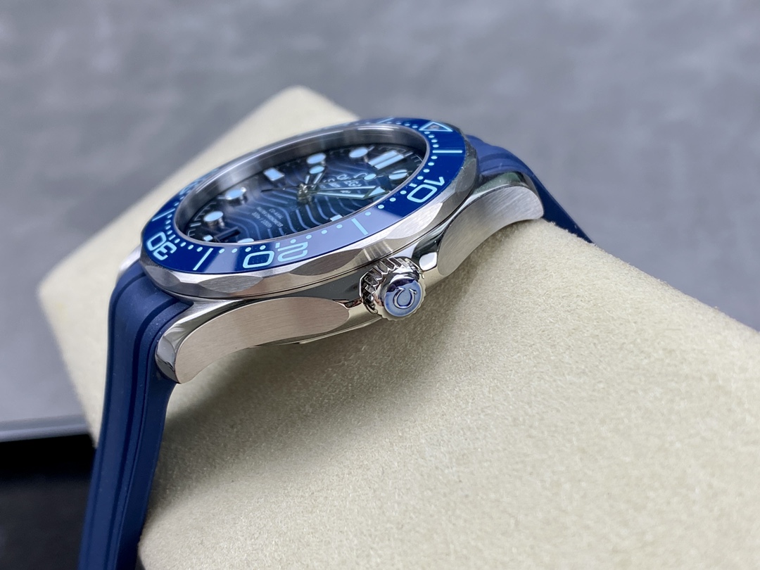 VS Factory Omega Seamaster 300 Gradient Blue Dial Blue Bezel Rubber Strap 8800 Movement 42mm - Image 5